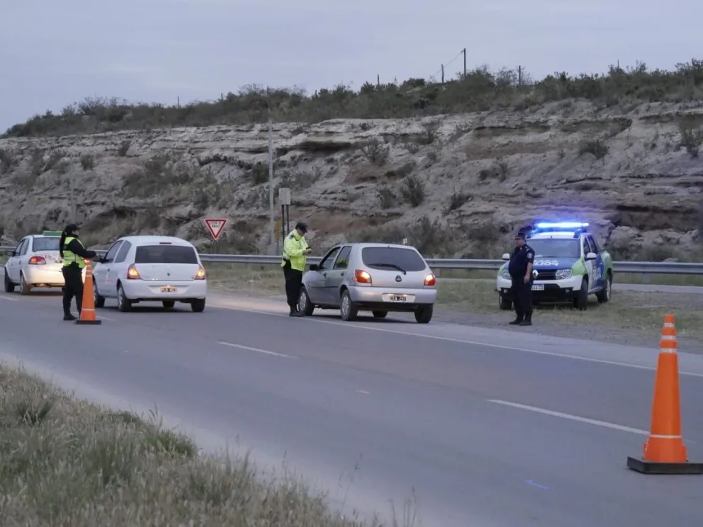 Siete detenidos, por averiguación de antecedentes y resistencia a la autoridad