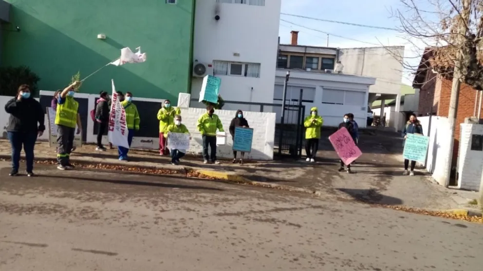 Aceptaron la renuncia de uno de los cuatro jefes de Enfermería, y hay bronca