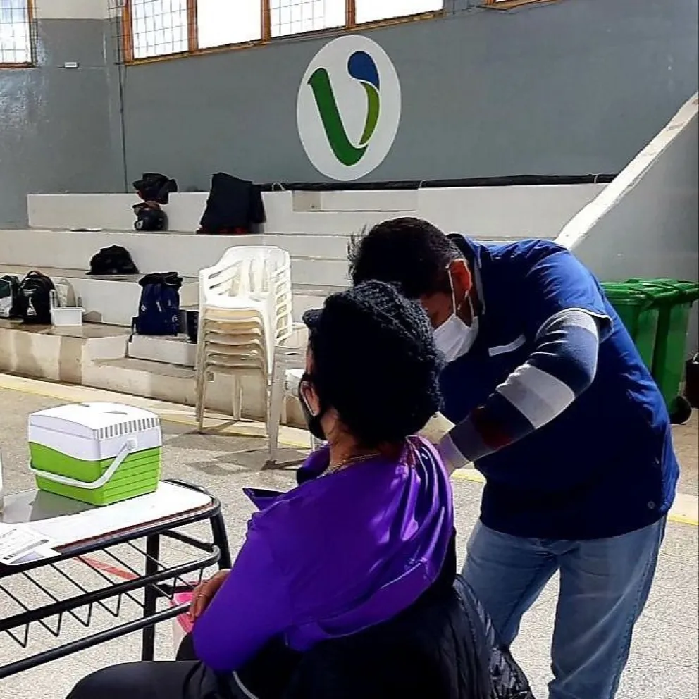 Abren los vacunatorios para personas de 35  años sin factores de riesgo