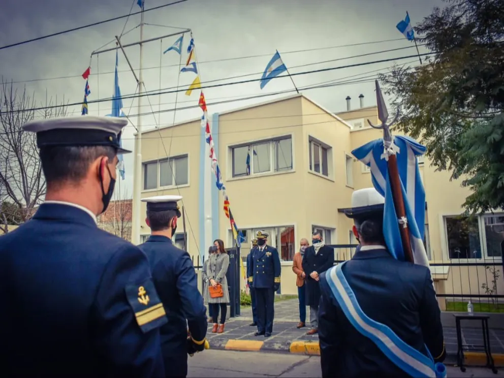 Izaron el pabellón con motivo de los 201 años de la Prefectura Naval