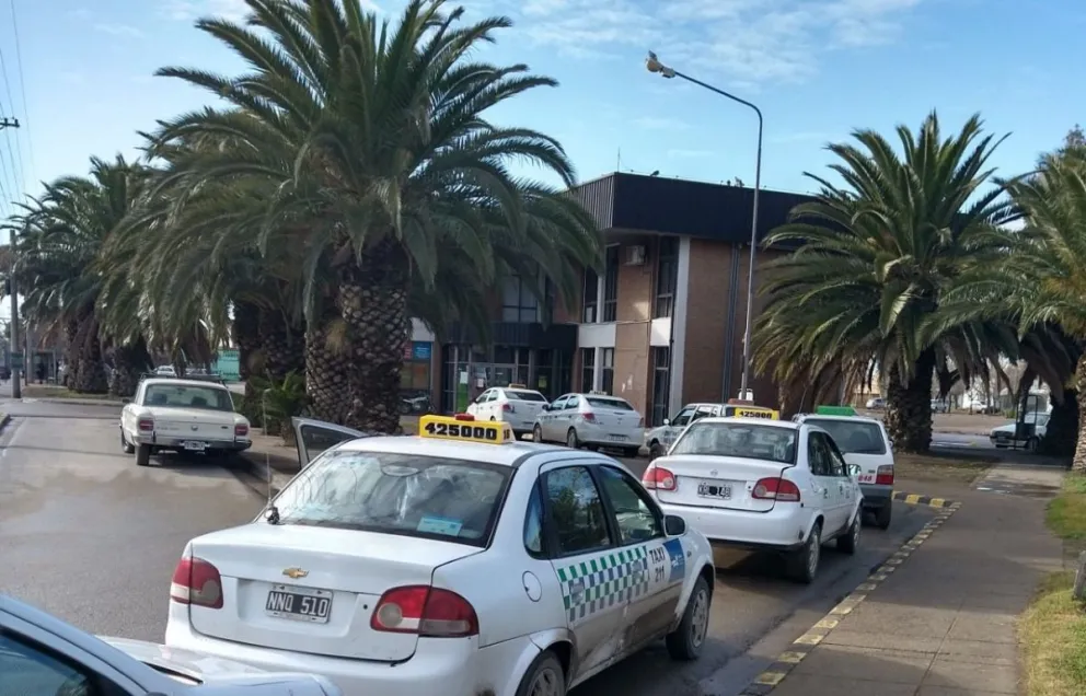 Taxis: El sector dijo que es "histórico" el aumento del 40 por ciento de la tarifa
