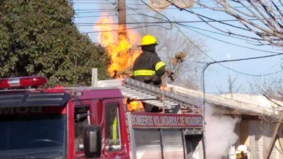 Incendio: miedo por el volcán que provocó la rotura de un caño de gas