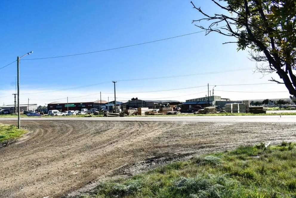 Buscan ordenar el tránsito pesado en la ruta 1, en el acceso al Parque Industrial
