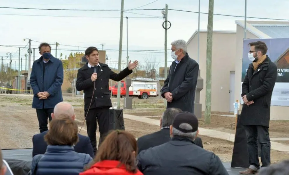 Kicillof: “Aquí estamos, entregando casas”