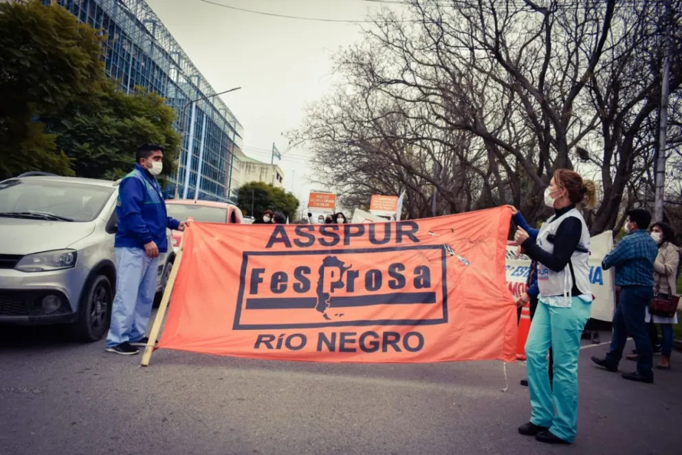 Con altoparlantes y bombos, hubo nuevos reclamos por parte de Salud