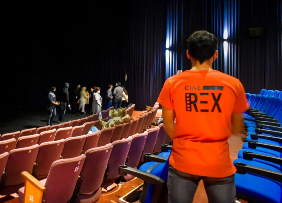 Desde hoy, se apaga la luz y se enciende la pantalla del nuevo cine