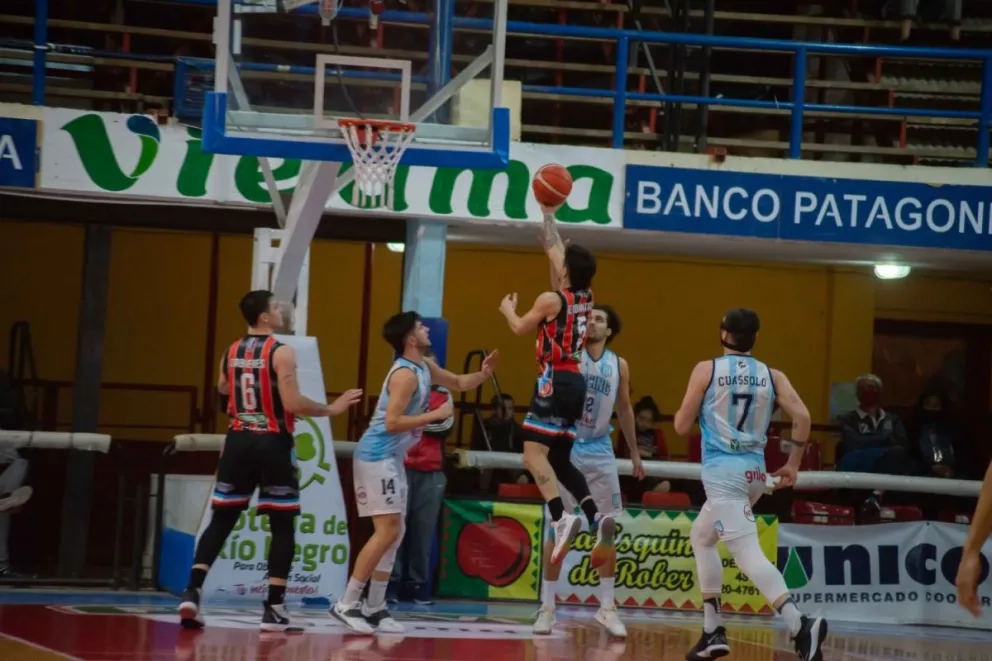Deportivo Viedma se impuso en el comienzo de los playoffs