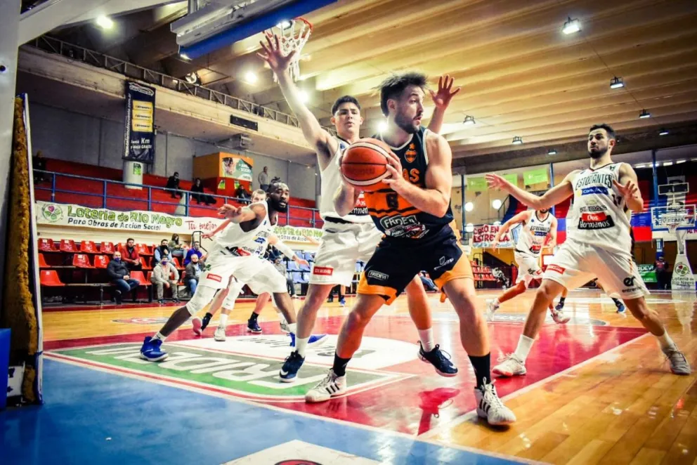El Griego out: Atenas volvió a caer con Estudiantes y quedó eliminado
