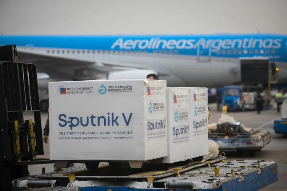 Llegaron al país 760 mil dosis de Sinopharm y 550.000 de Sputnik V componente 2