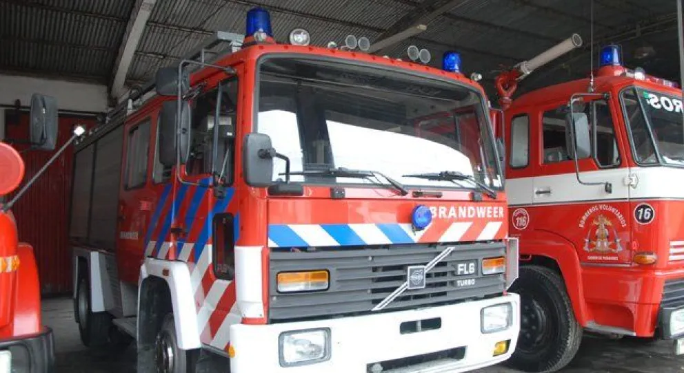 Se incendió una camioneta en la calle y el fuego casi llega hasta el tubo de gas