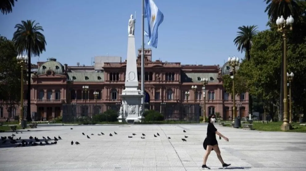 El país se acerca a las 100.000 muertes y el Gobierno debe enfrentar el impacto