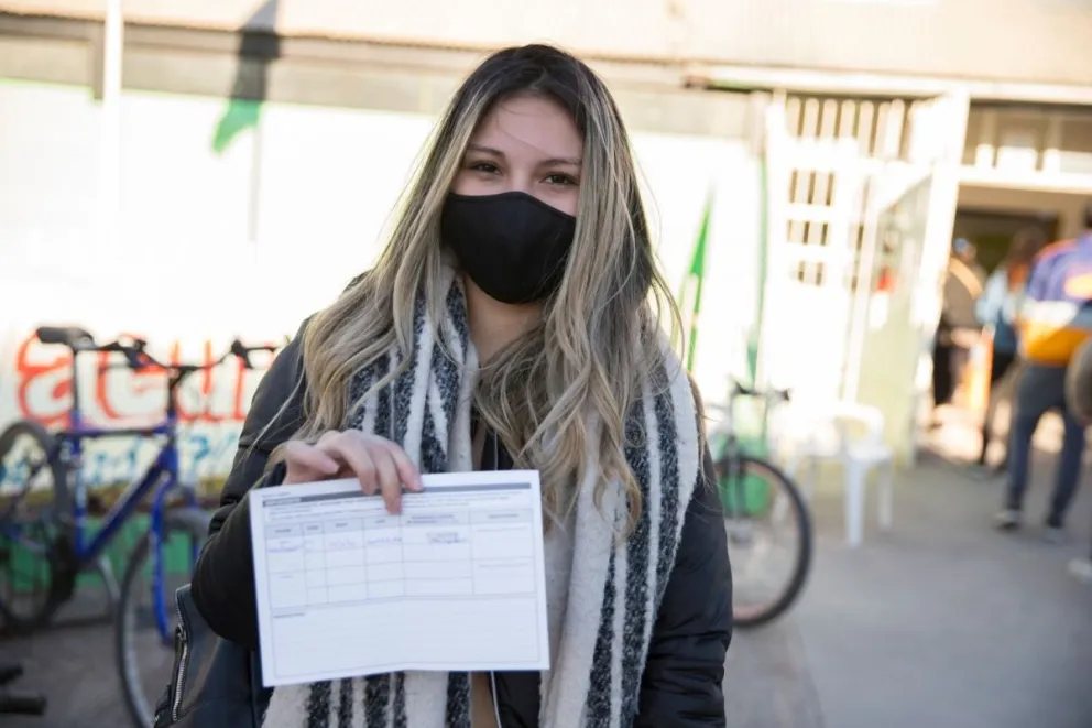 Los pibes la tienen clara: las redes se llenaron de selfies con los carnets