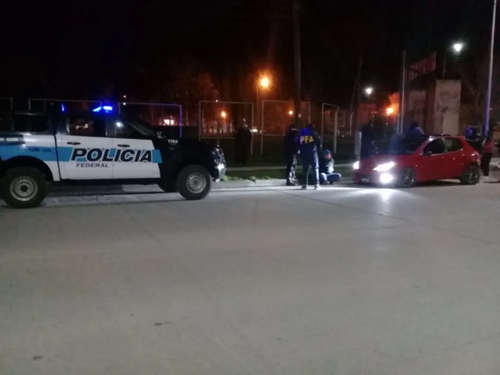 Detuvieron a dos personas por venta de drogas en la calle Don Bosco