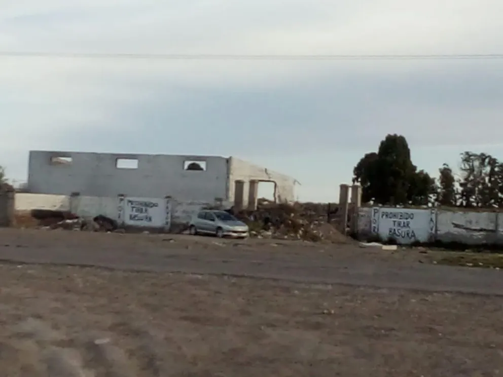 Siguen tirando basura en el ex prebasural