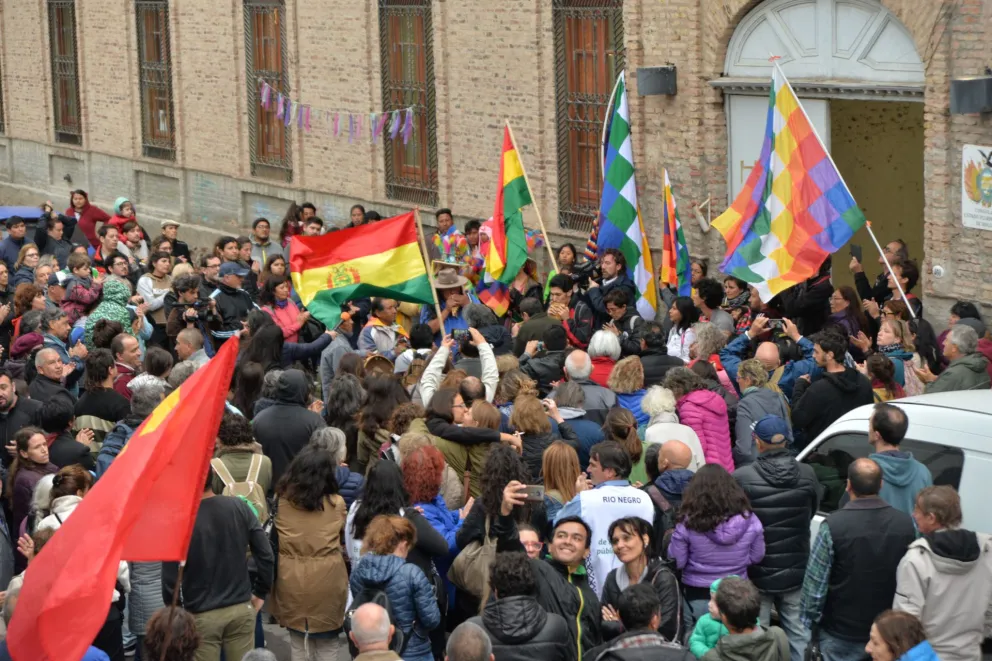En Viedma, una multitud repudió el golpe de Estado en Bolivia