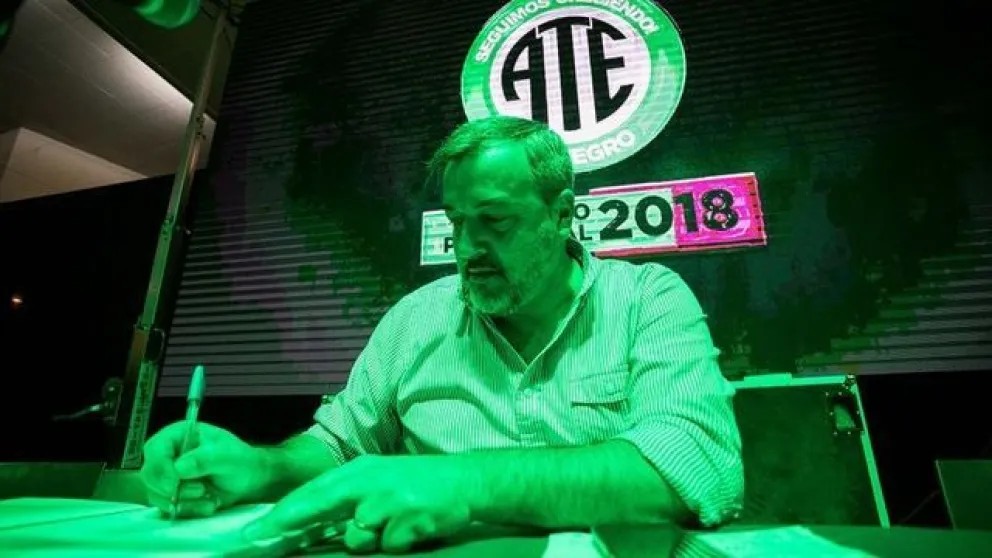Aguiar dice que congelar salarios políticos es de "demagogos"