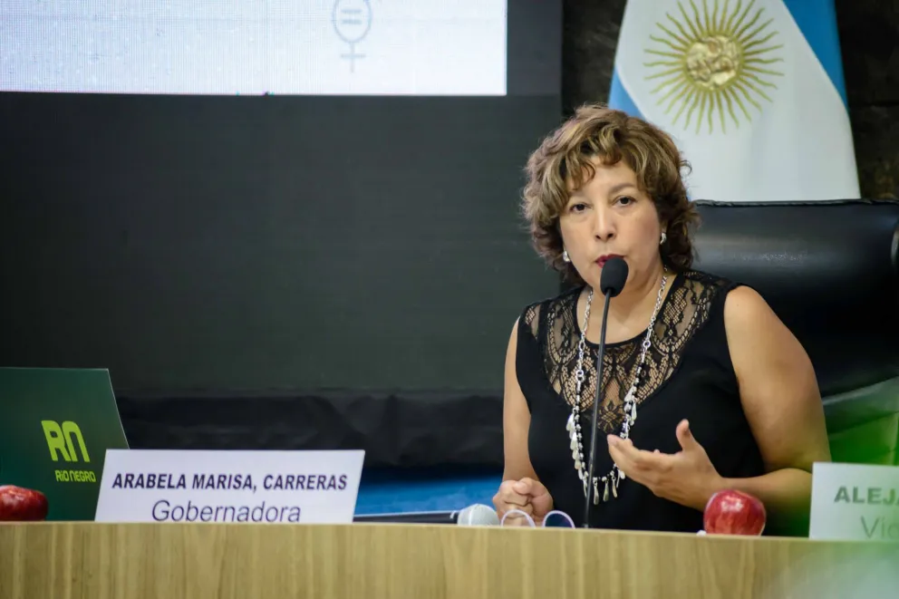 Carreras evalúa un sistema semipresencial de clases