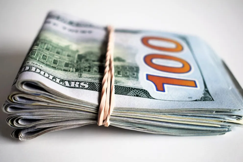 El dolar blue bajó luego de tres días de alza