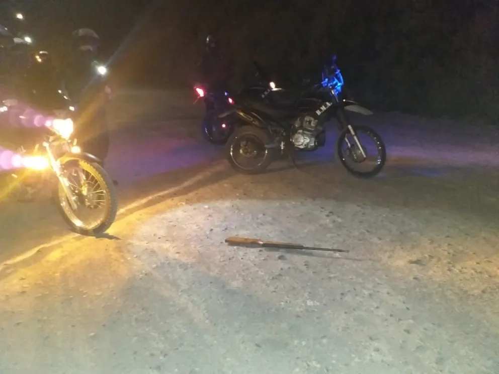 Viedma: encuentran un arma de fuego en plena calle  en el barrio Lavalle