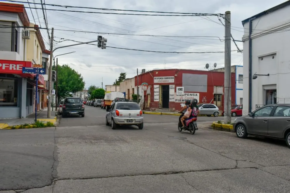 Precaución en Sarmiento y Saavedra por semáforo descompuesto