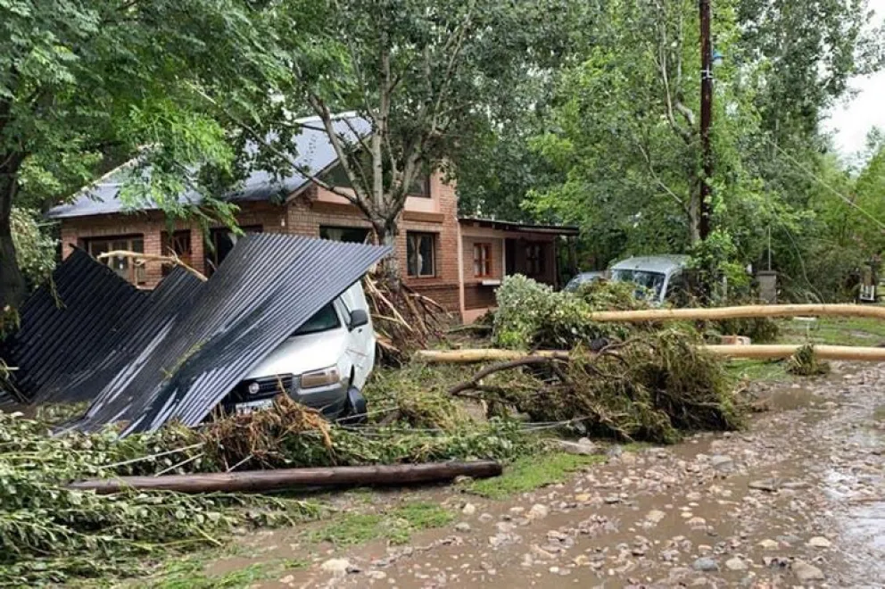 Feroz temporal en Córdoba: ríos desbordados, casas arrancadas y evacuados