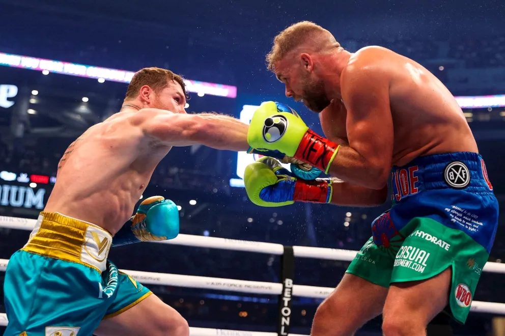 Video: Canelo Álvarez le fracturó el hueso orbital a su rival, que terminó internado