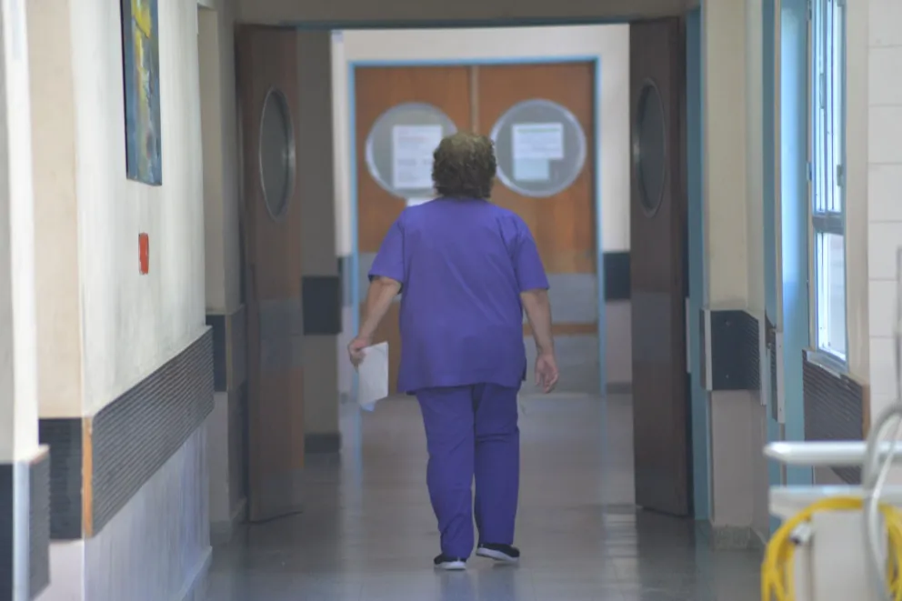 La directora del Hospital Zatti dijo que hacen "malabarismo" para cubrir las áreas