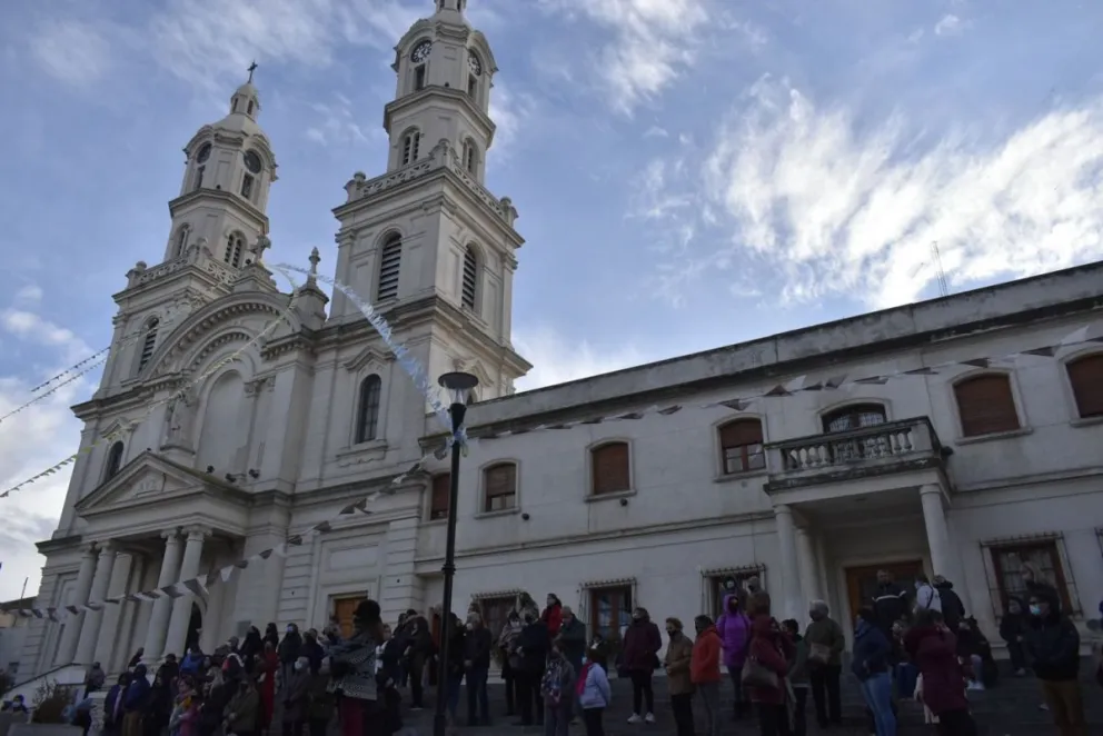 El frío patagónico no impidió que la comunidad conmemorara la Fiesta Patronal