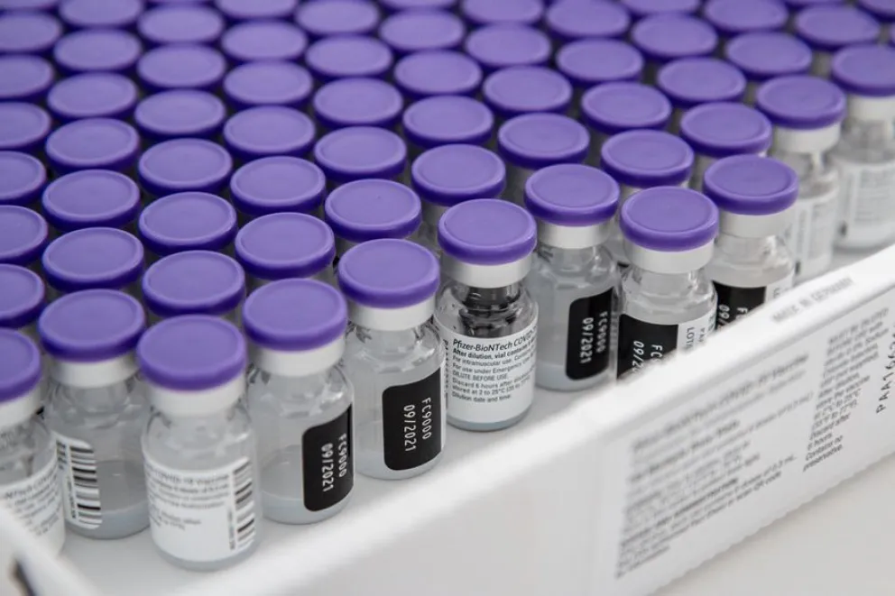Qué países defienden la combinación de vacunas contra el Covid y por qué