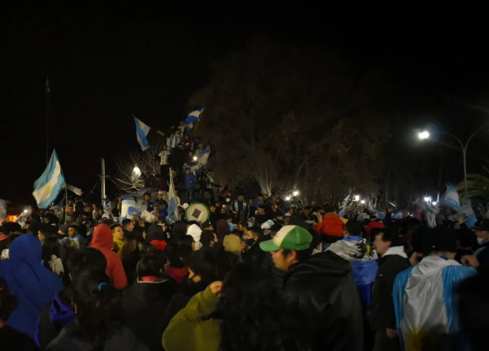 Covid 19:  Preocupan la cepa Argentina campeón, y los encuentros familiares
