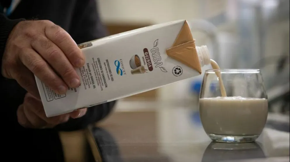 Cómo es y qué beneficios tiene la primera "leche" de quinoa hecha en Argentina
