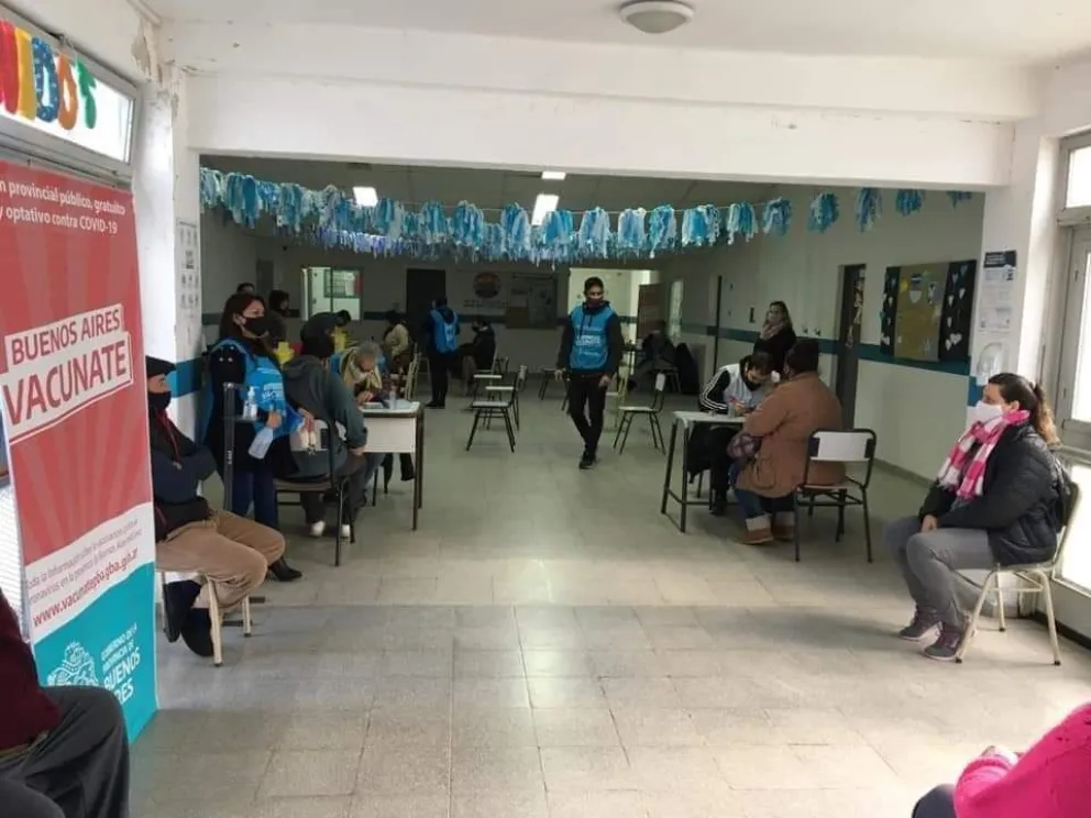 Este domingo de julio, la vacunación contra el COVID llegó a Bahía San Blas