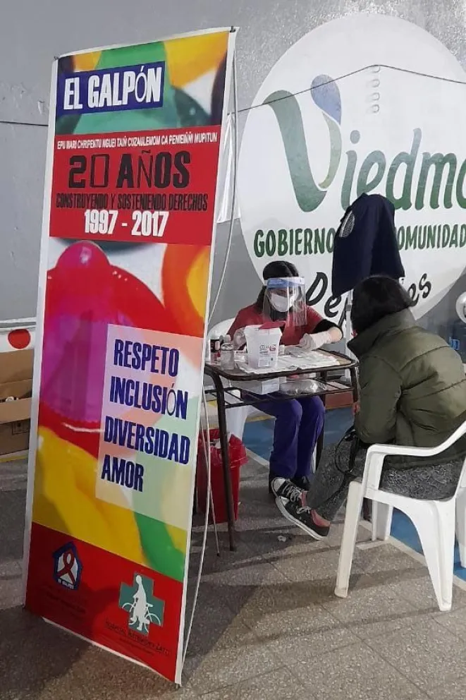 Buena acogida tuvo a la  campaña del hospital Zatti  sobre el VIH y sífilis