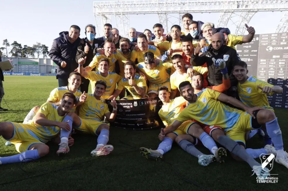 José Vivanco sigue de festejo en la Copa Argentina