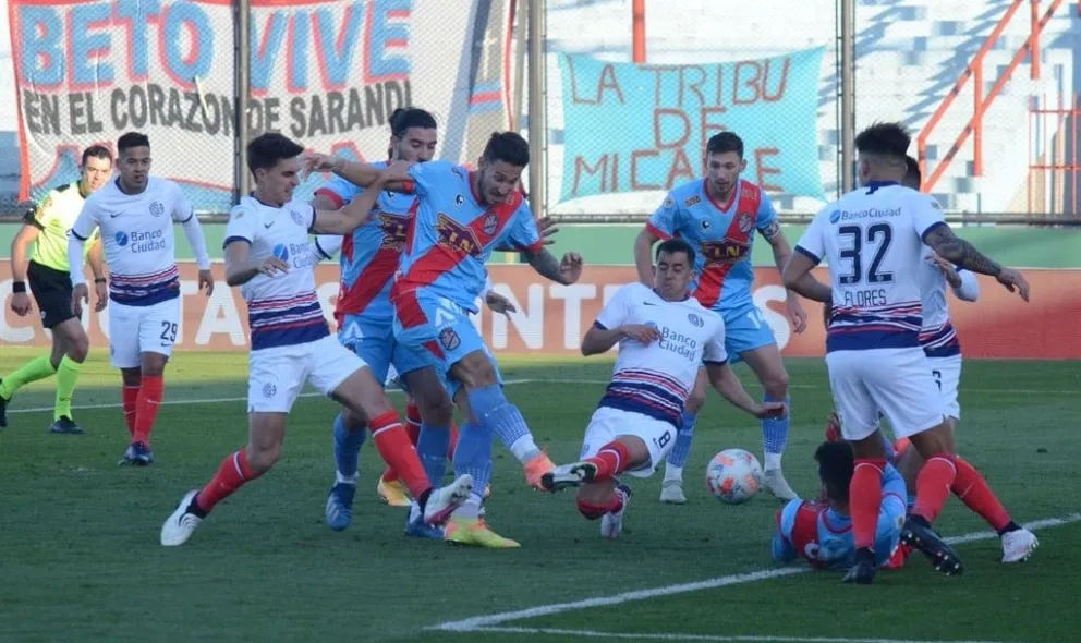 Se ganó un lugar: Nico Mazzola será titular en la vuelta ante Sporting Cristal