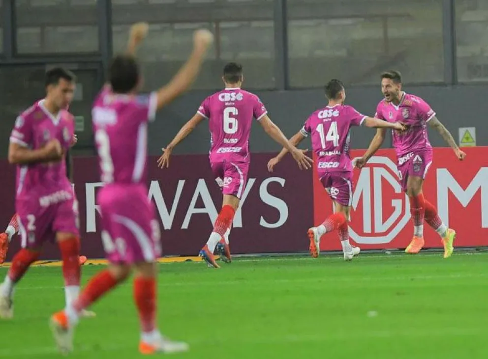 Arsenal recibe Sporting Cristal con un viedmense de titular