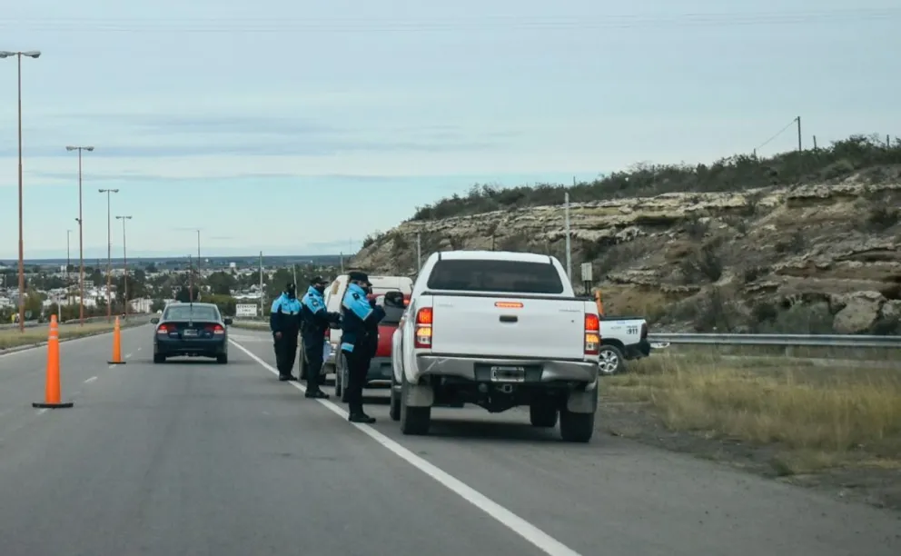 Investigan las causas de la muerte de una mujer que cayó al río Negro