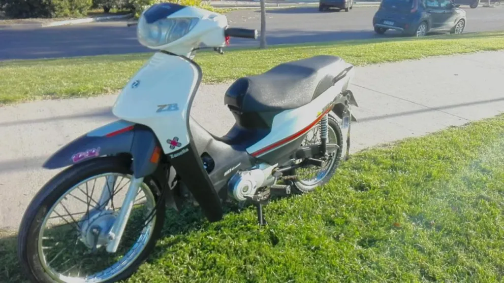 Le robaron la moto y la logró ubicar, pero la Policía no quiso acompañarla