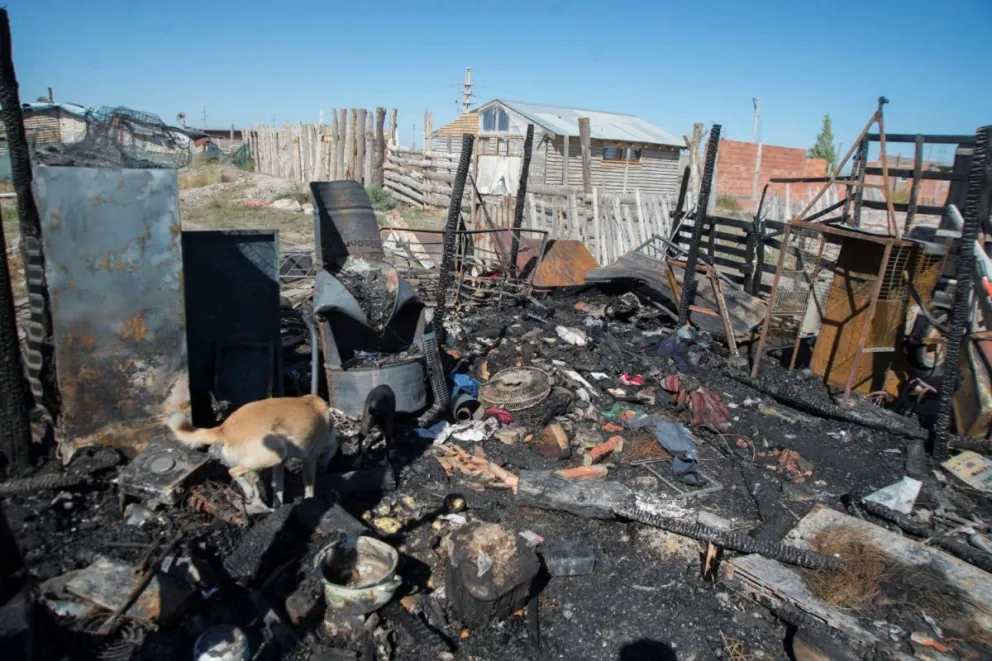Instalarán luz en una Toma poniendo fin a los cortocircuitos, y a los incendios