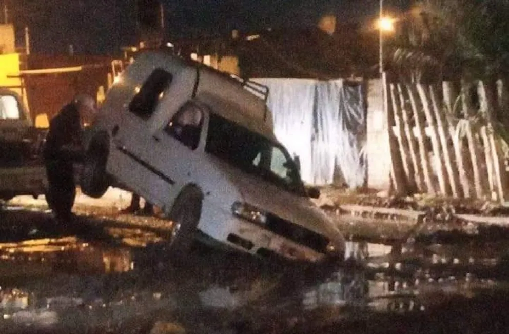 El Loteo Silva ya califica para el Safari: una camioneta se quedó encajada