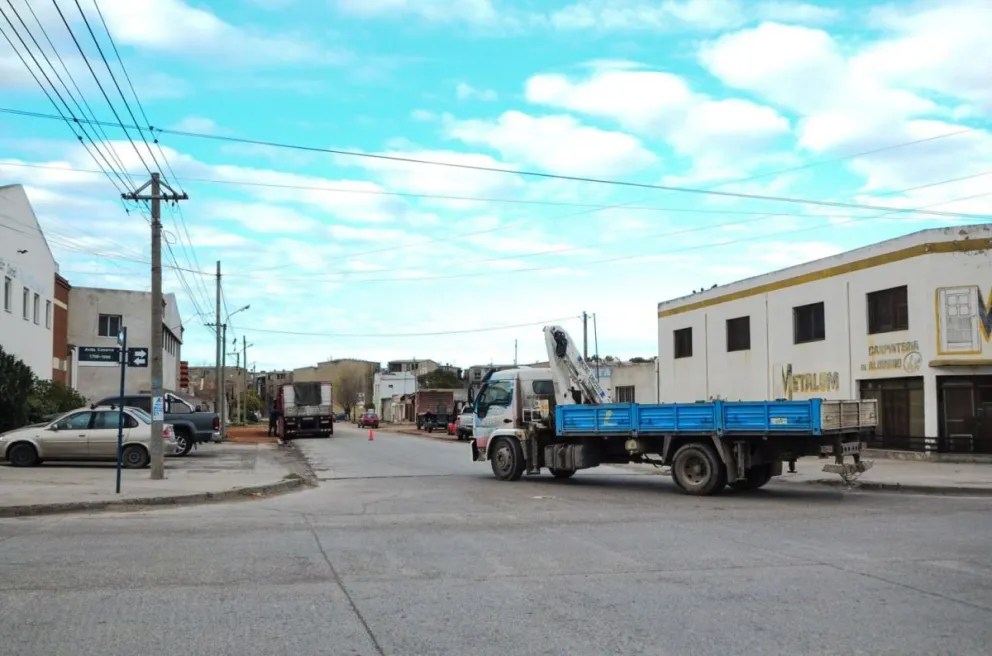 Bajan línea a los camiones para que no rompan el asfalto en el ejido urbano