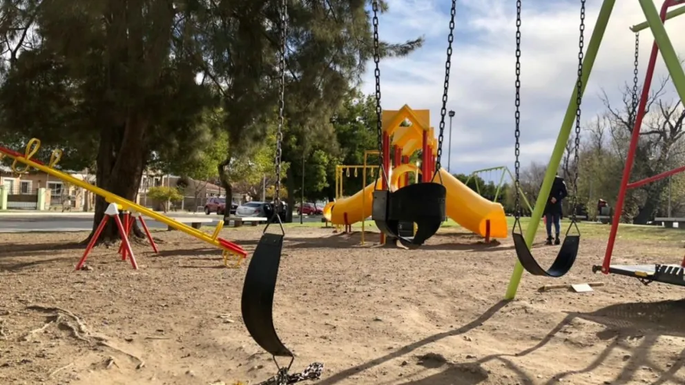 La diversión es acotada en el parque frente al Centro Municipal de Cultura