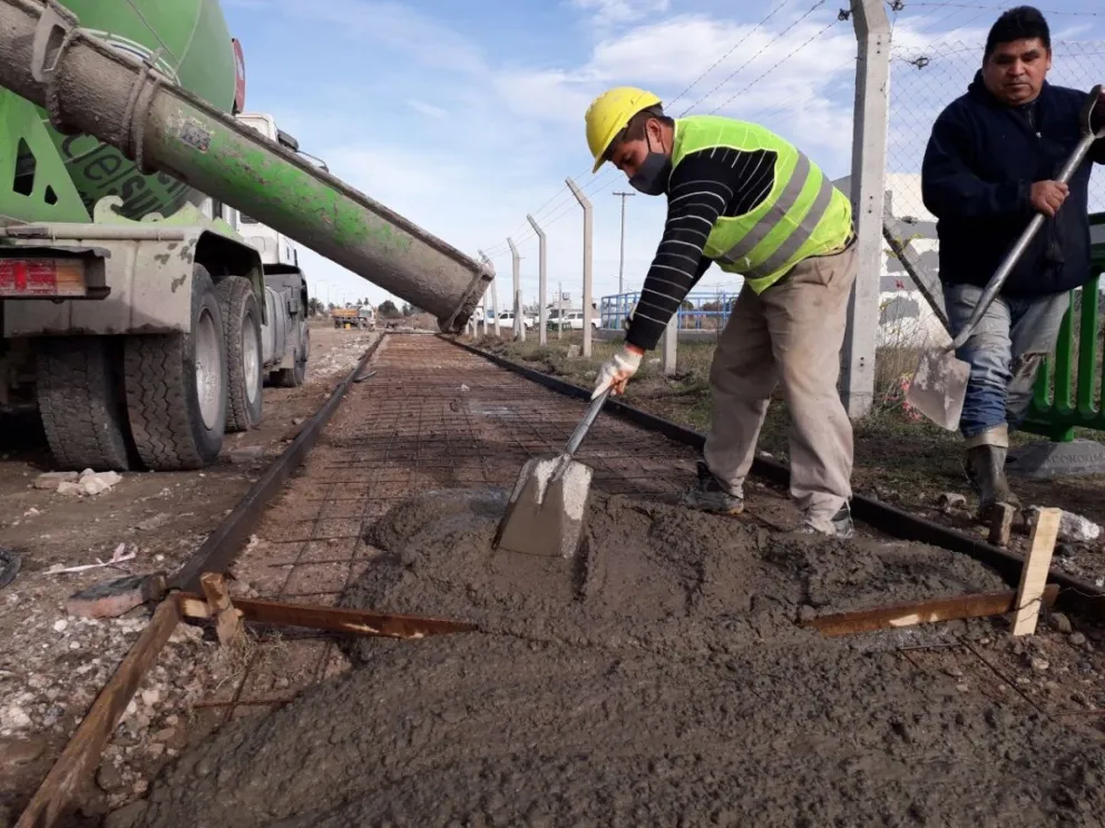 Ya se construyen las veredas en la extensión del bulevar Ituzaingó