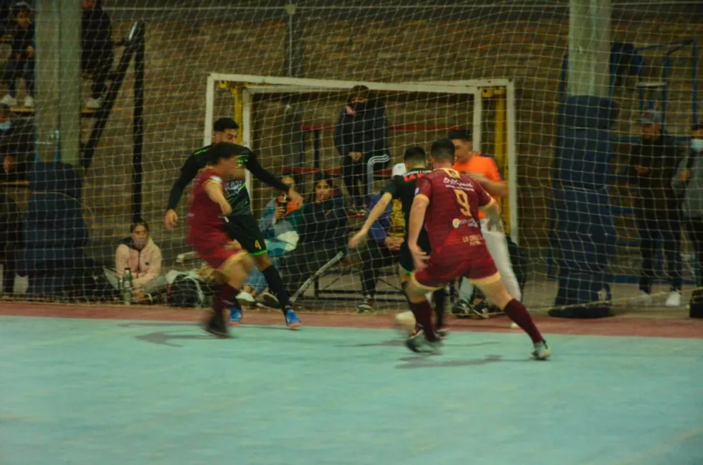 Fútbol de salón: Cuatro equipos entran en el cuello de botella hasta la Copa