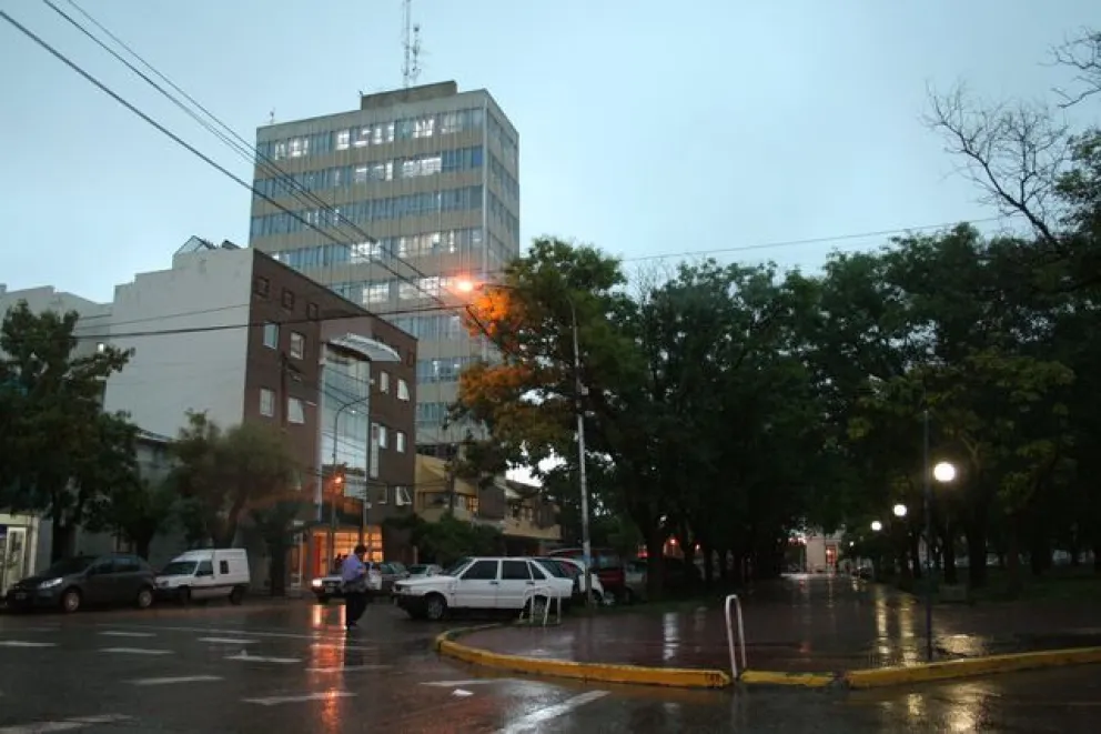 Adelantan fuertes vientos y establecen la alerta amarilla
