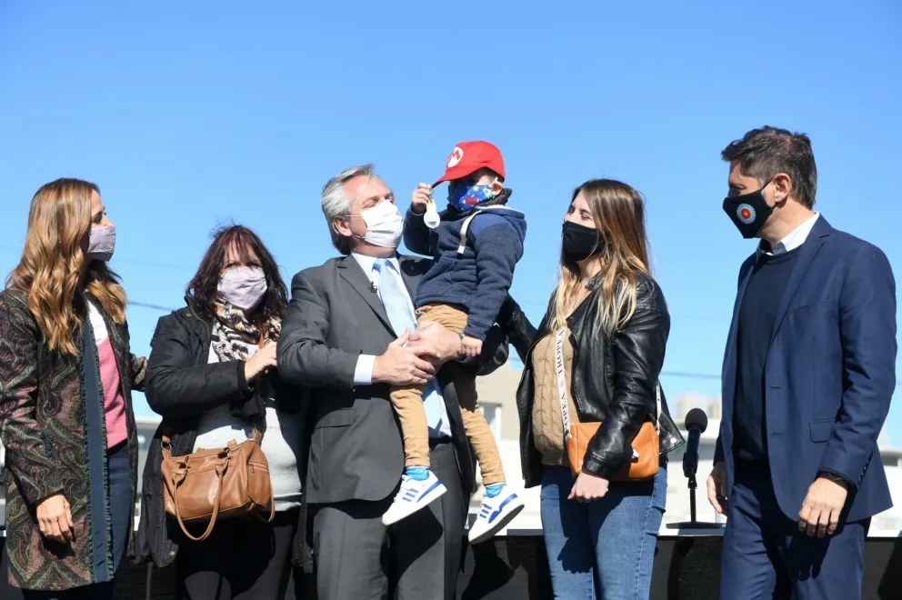 Alberto Fernández: "Macri dejó al país sin caminos, sin puentes, sin viviendas y sin agua".