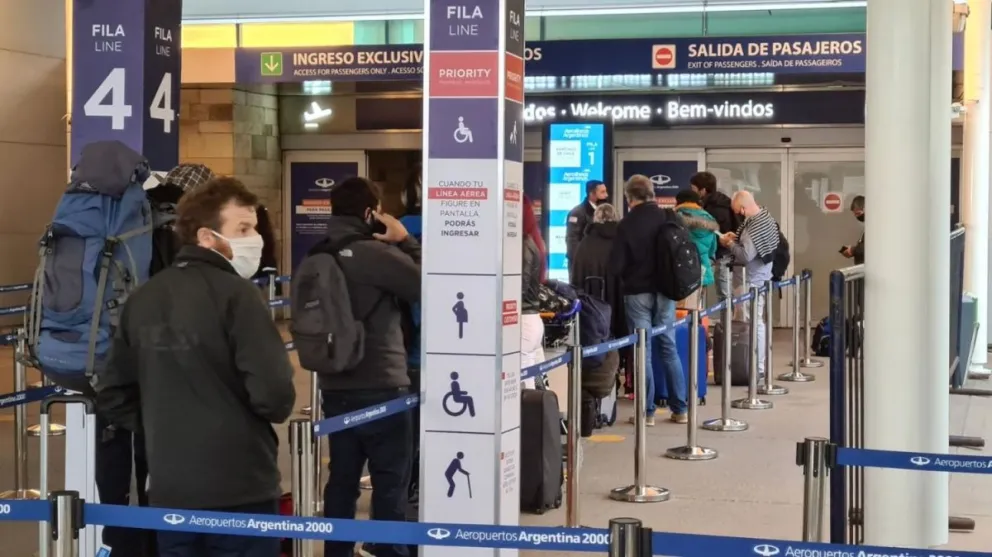 DNI no binario: qué pasará con quienes salgan del país con documento con X