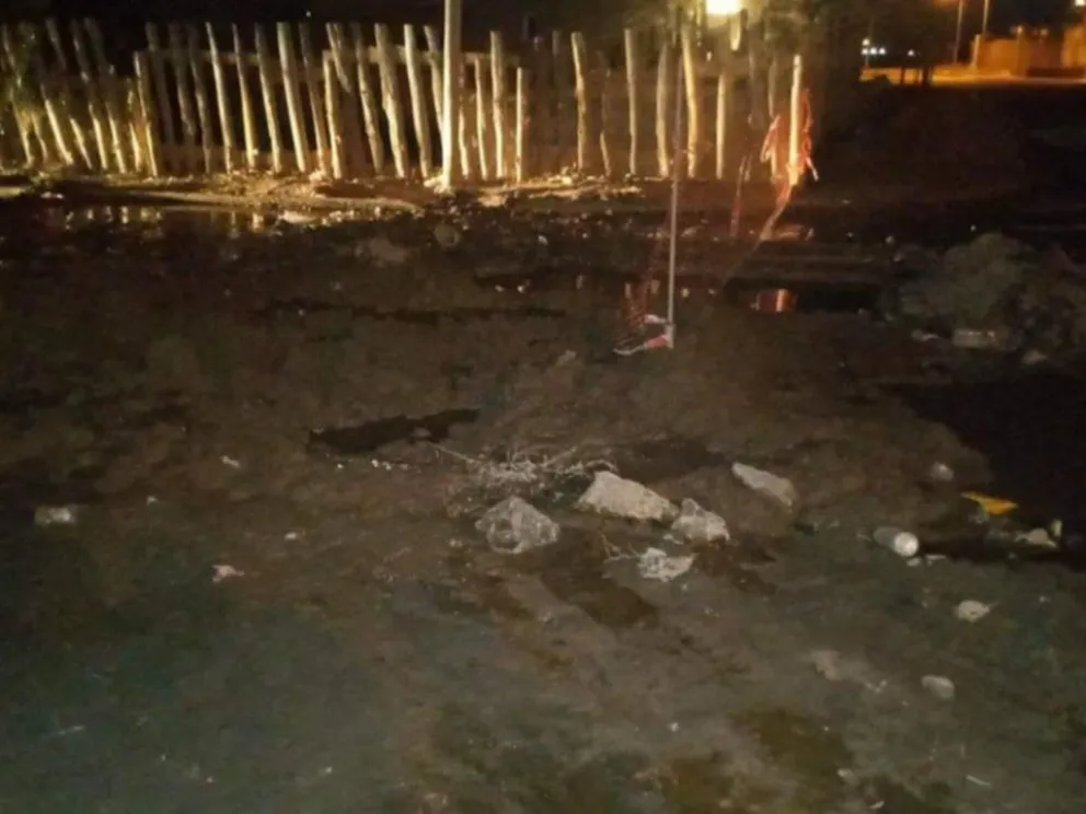 Aguas explicó que pusieron un vallado en un pozo y los vecinos lo sacaron