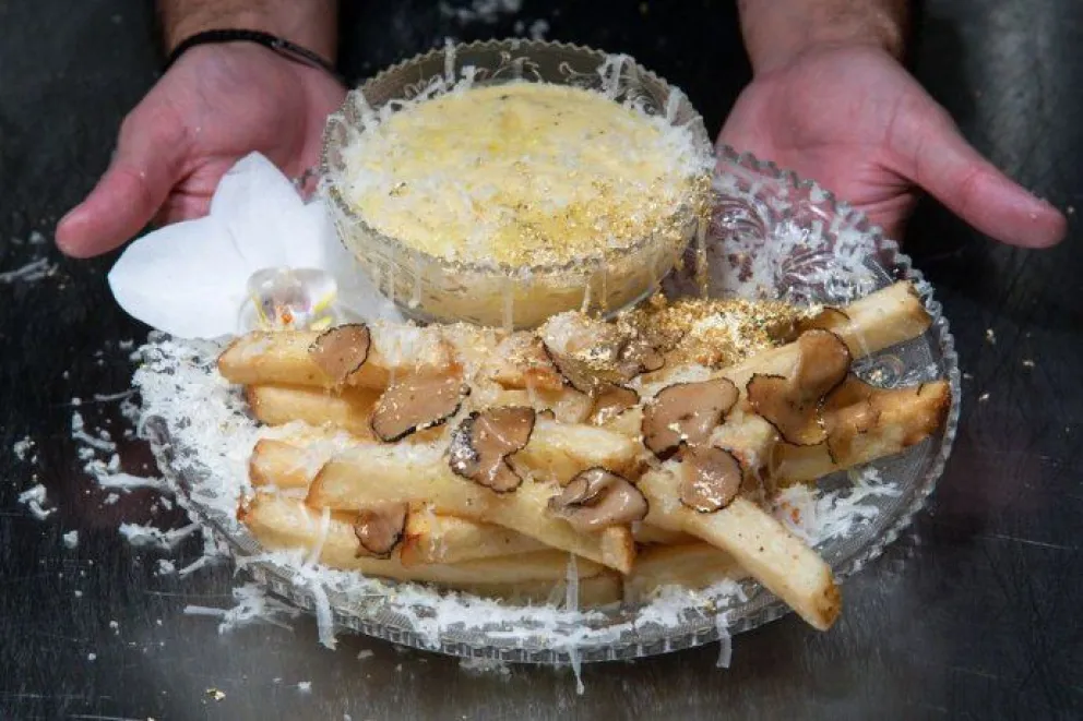 Las papas fritas más caras del mundo: cuestan 200 dólares y tienen oro en polvo