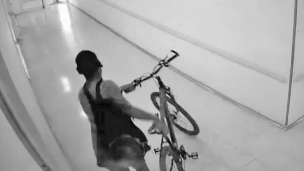 Fue a entrenar en bici y tuvo que volver caminando